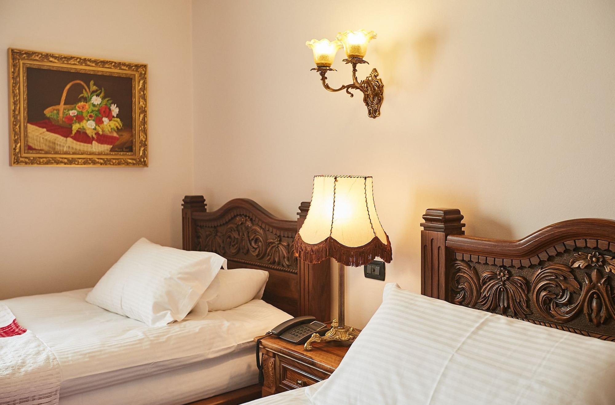 Brilant Antik Hotel 티라나 외부 사진