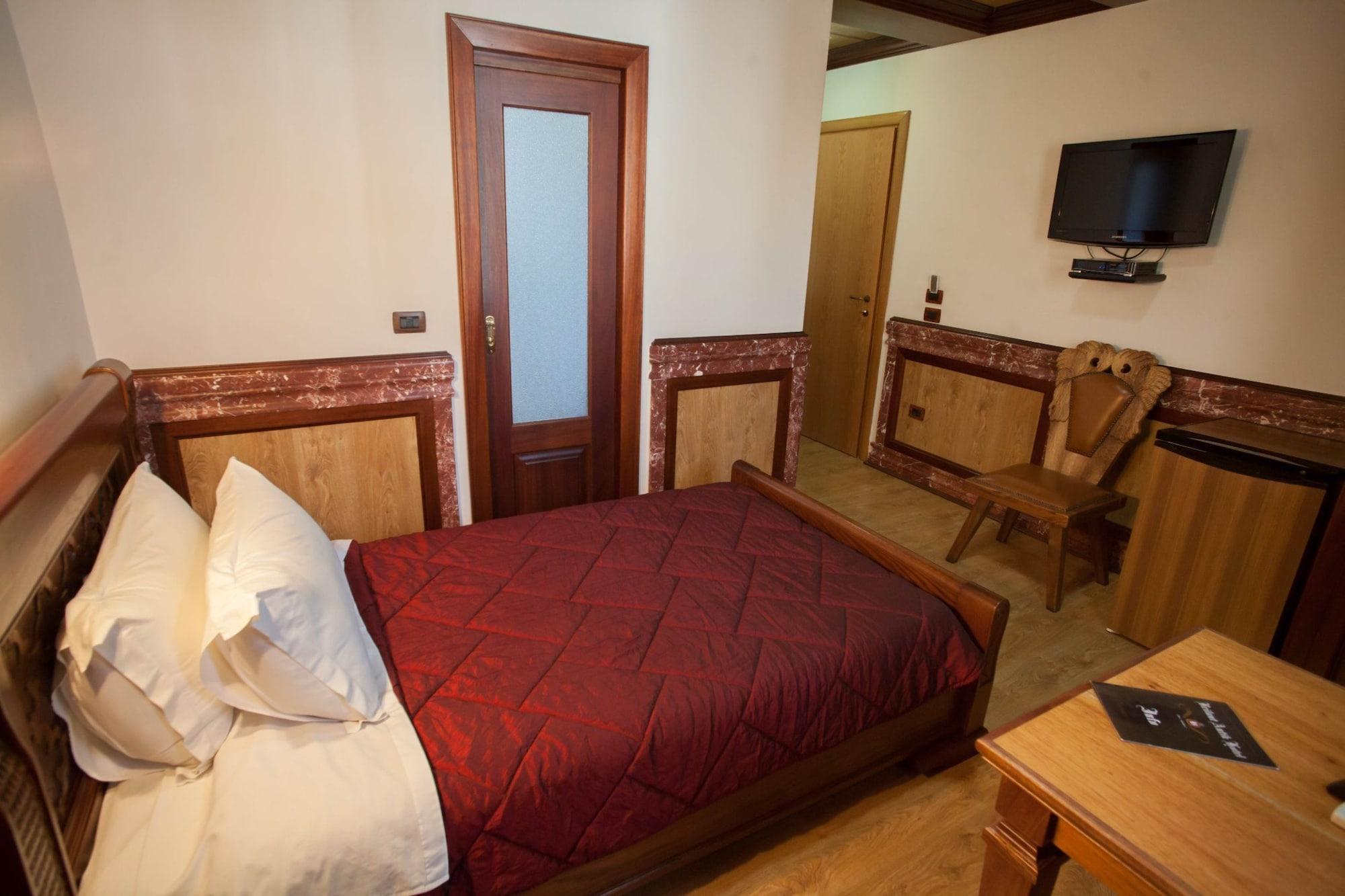 Brilant Antik Hotel 티라나 외부 사진
