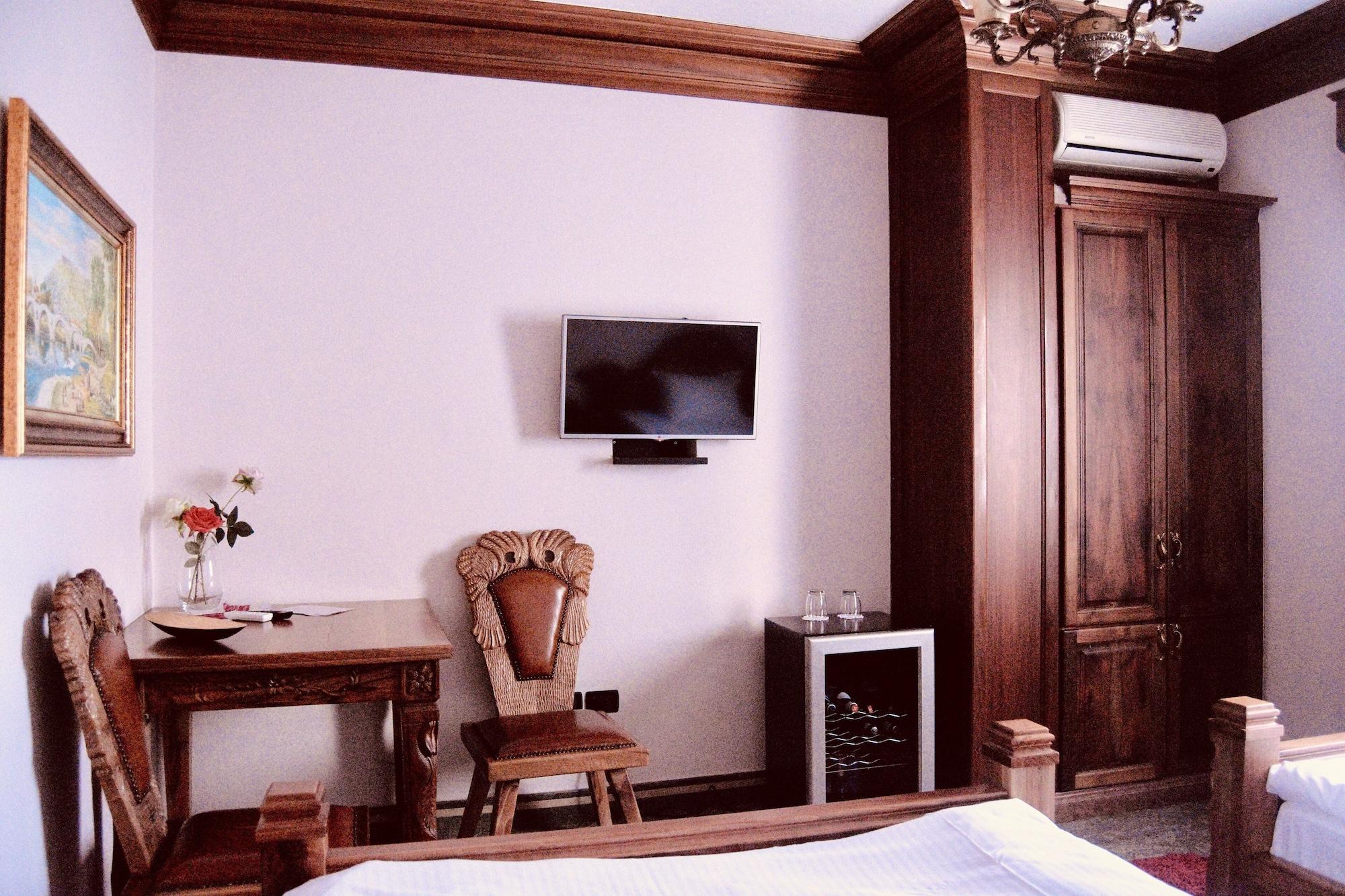 Brilant Antik Hotel 티라나 외부 사진